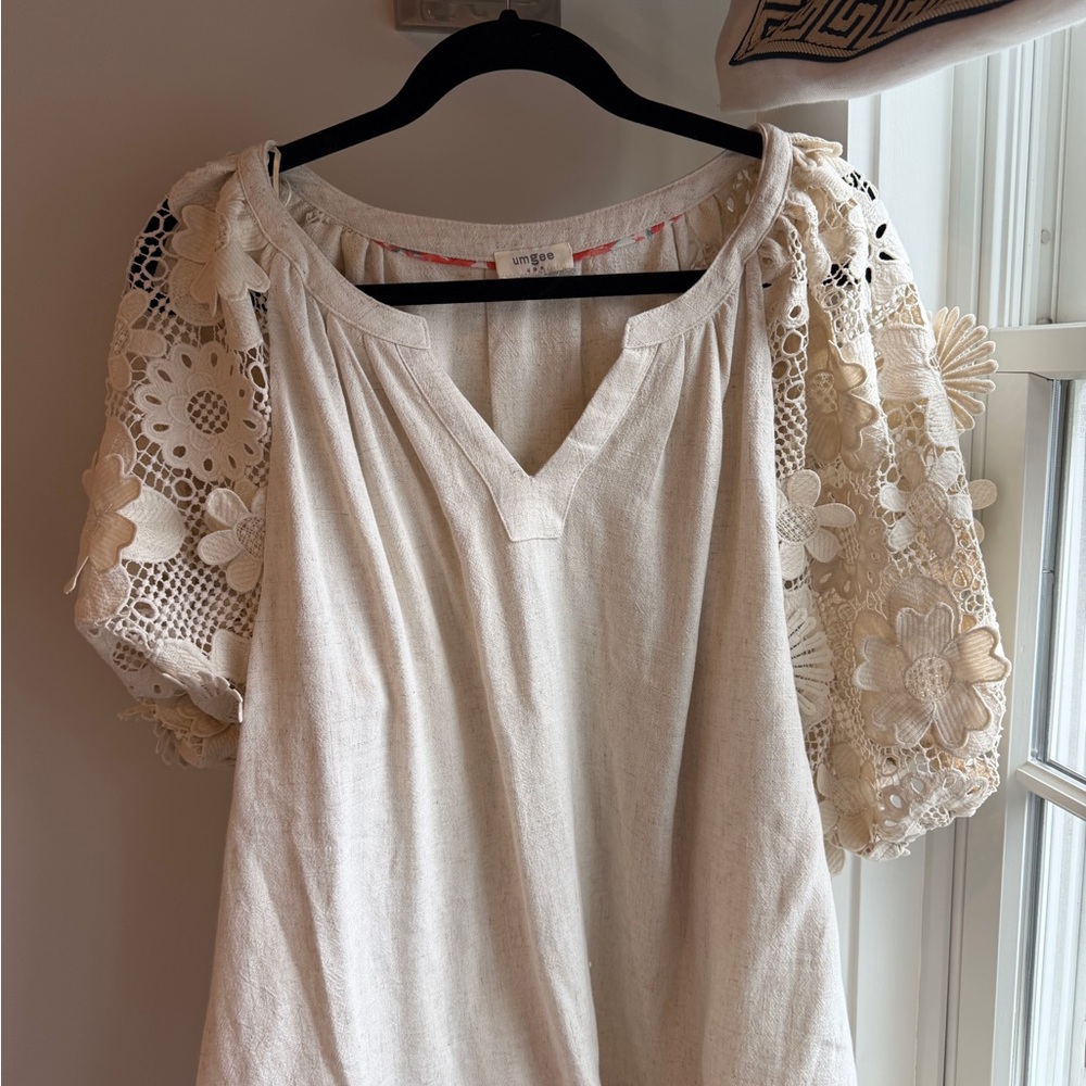 Umgee Cream Crochet Floral Sleeve Tunic Top